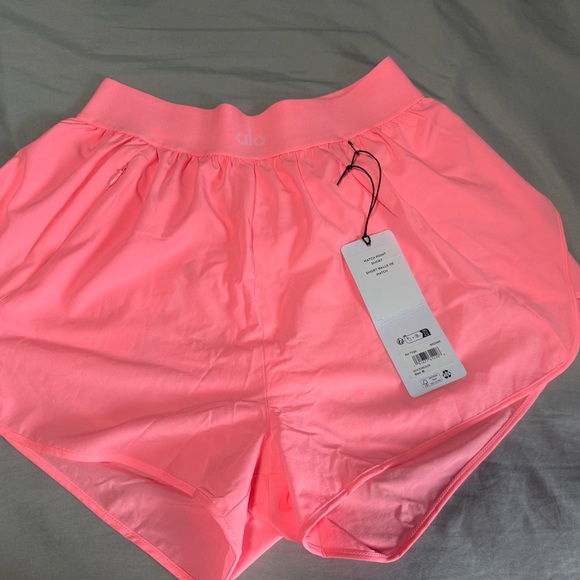 Alo Yoga Match Point Short Neon Bubblegum size Medium NWT - Picture 1 of 4